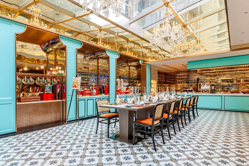 What are the key factors to consider when choosing a custom hotel furniture manufacturer?